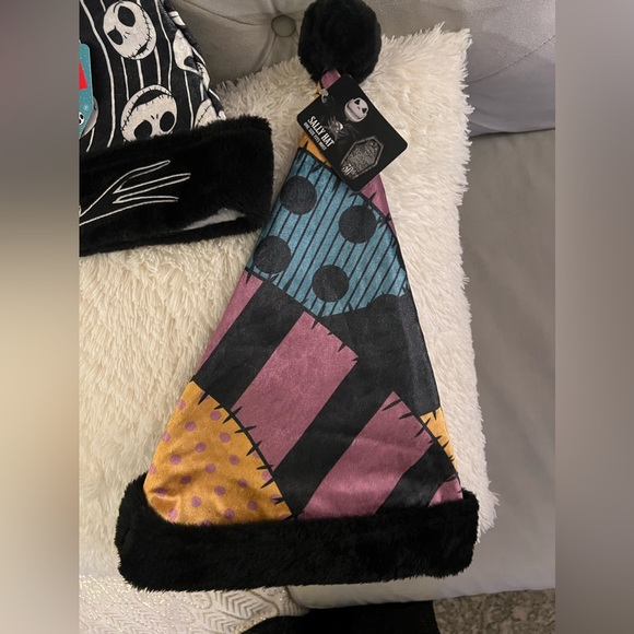 Nightmare Before Christmas Jack & Sally black furry bottom Santa hat set - Picture 5 of 5